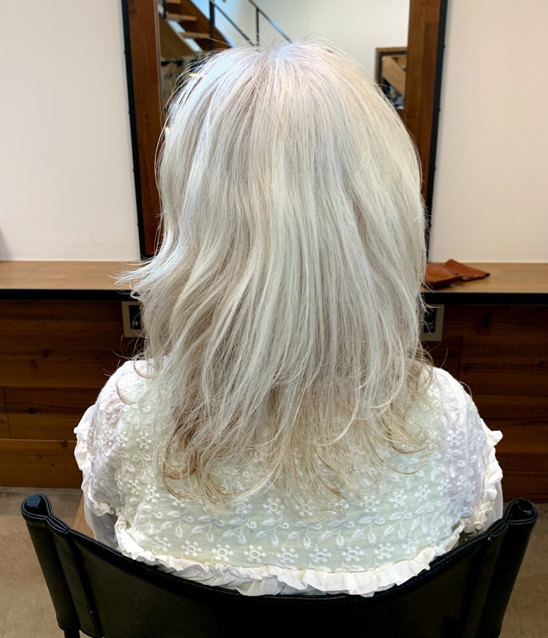 本日のゲスト 白髪染めを辞めて 白髪育てへ 岡谷市 美容室 ヘアサロンmakira マキラ 本日のゲスト 白髪染めを辞めて 白髪育てへ 岡谷市 美容室 ヘアサロンmakira マキラ